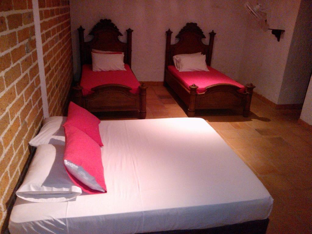Hotel Santa Barbara Colonial - סנטה פה דה אנטיוקיה חדר תמונה